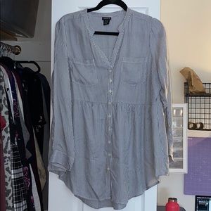 Torrid white and navy striped top.